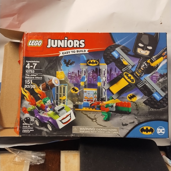 LEGO 10753 Juniors The Joker Batcave Attack Batman Joker - Picture 1 of 10
